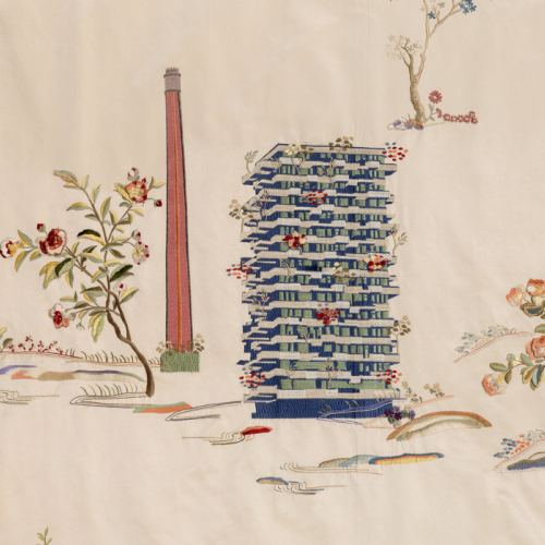 Trudo_Toren_op_gordijnen_-_Koninklijk_borduren_TextielMuseum_-_Foto_Maarten_Schuth.png
