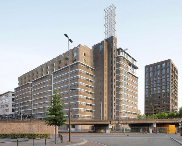 Veemgebouw_2__Filip_Dujardin__-_verkleind.jpg