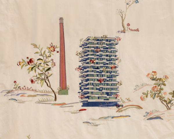 Trudo_Toren_op_gordijnen_-_Koninklijk_borduren_TextielMuseum_-_Foto_Maarten_Schuth.png