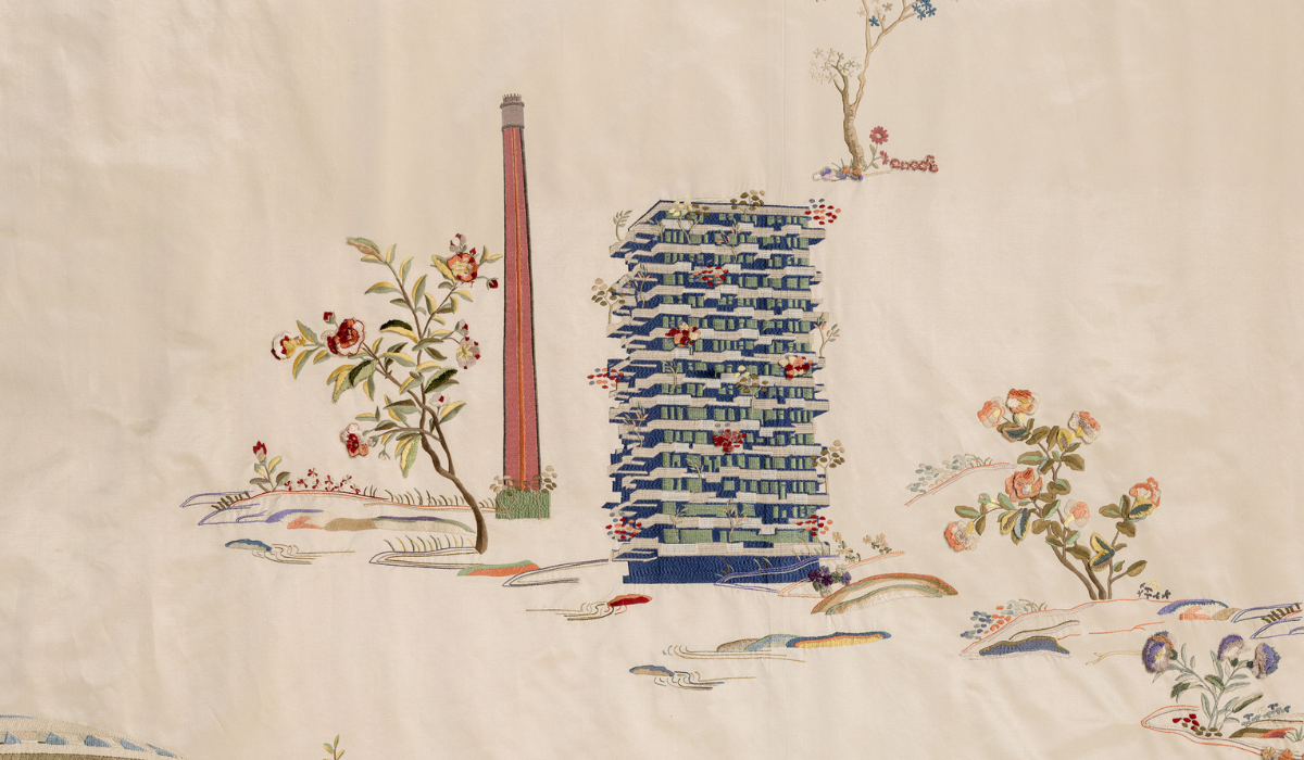 Trudo_Toren_op_gordijnen_-_Koninklijk_borduren_TextielMuseum_-_Foto_Maarten_Schuth.png